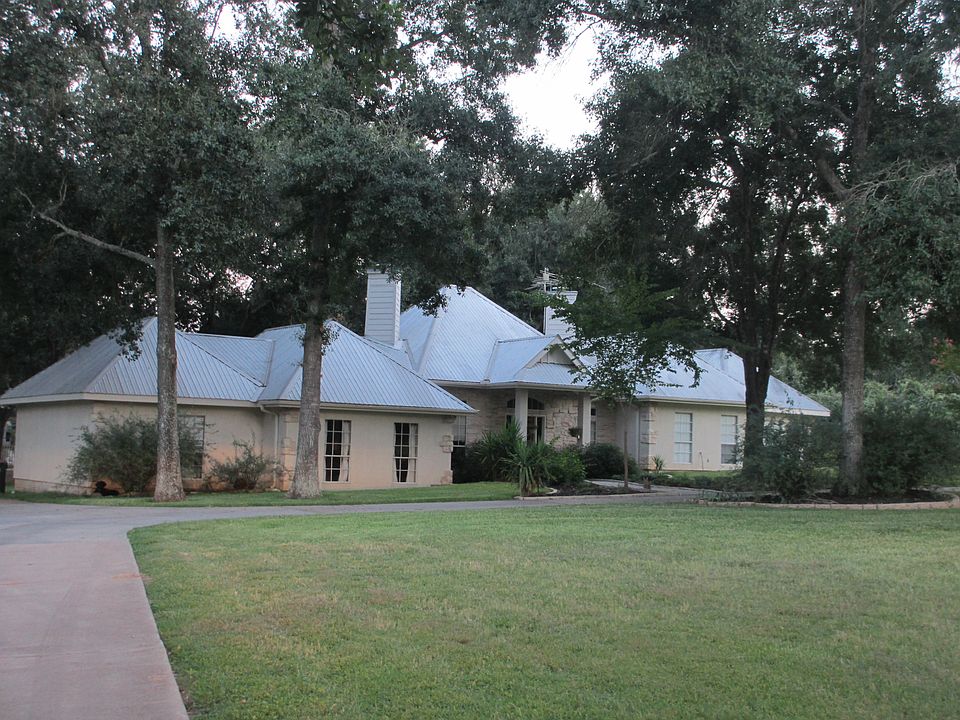 1st image of 102 Heritage Trl