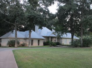 102 Heritage Trl, Bellville, TX 77418