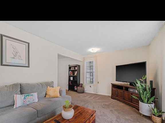 4th image of 1077 Greenview Rd