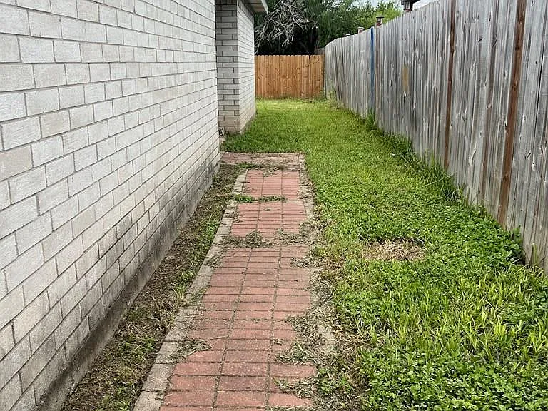 2098 El Paraiso — Photo 2