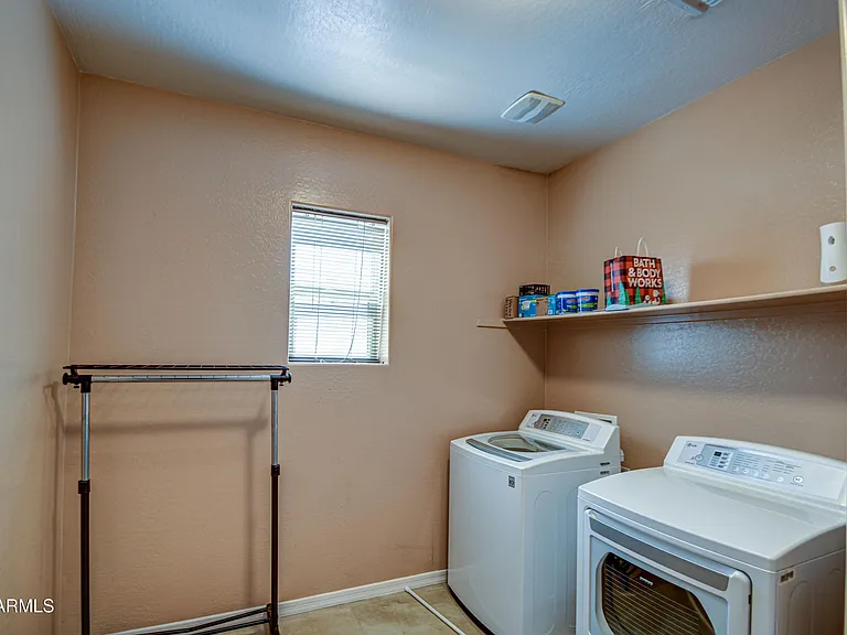 3114 E Franklin Ave — Photo 22