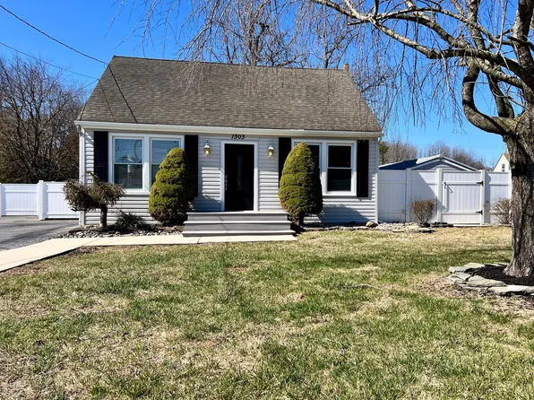 1303 N Tuckahoe Rd, Williamstown, NJ 08094