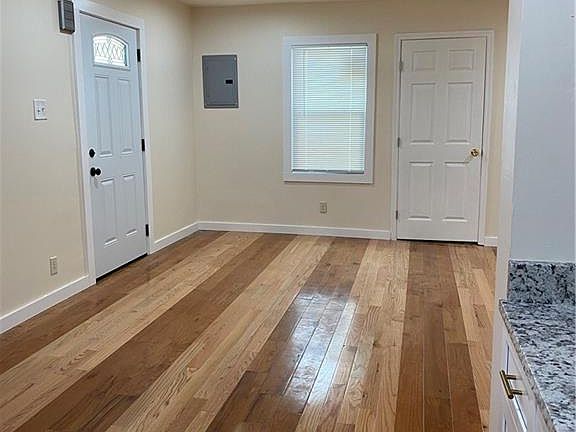 4th image of 1597 Cedar Ave