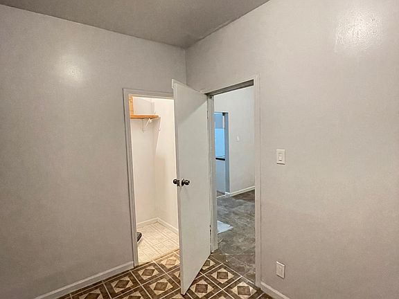 3rd image of 2752 S Kedvale Ave