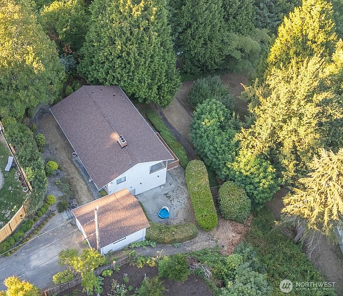 3rd image of 19526 53rd Avenue NE