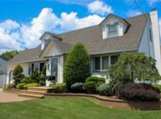267 N Syracuse Ave, Massapequa, NY