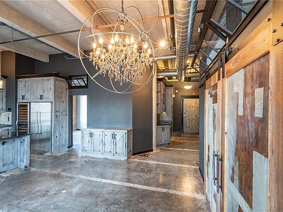 3rd image of 2029 Wyandotte St APT 406