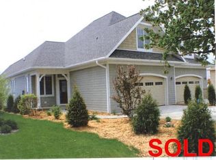 1617 Lake Shore Dr, Gladstone, MI 49837