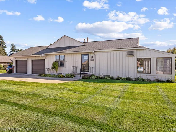 12440 Cambridge Blvd Unit 4, South Lyon, MI 48178