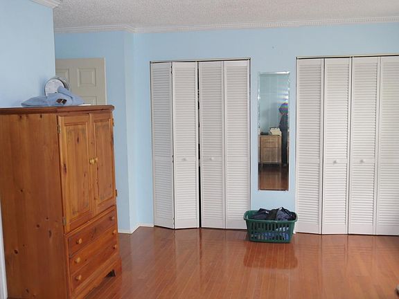 5th image of 206 Hampshire Ct
