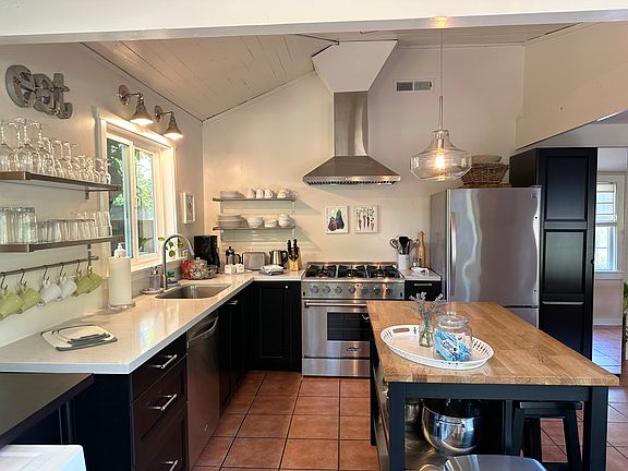 3rd image of 50 Maple Ave #1