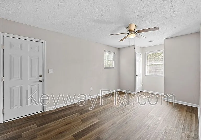 2631 Drayton Dr — Photo 10