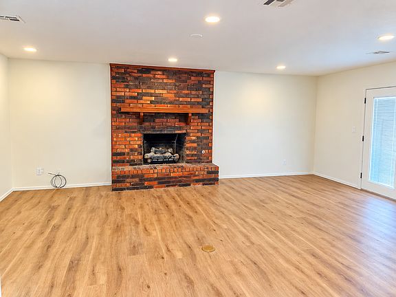 2nd image of 935 Rose Tree Ln