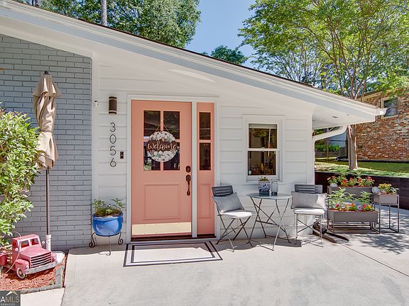 4th image of 3056 Vine Cir