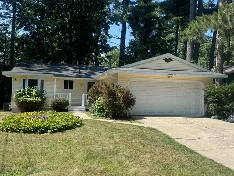 1610 Indian Woods Dr — Photo 1