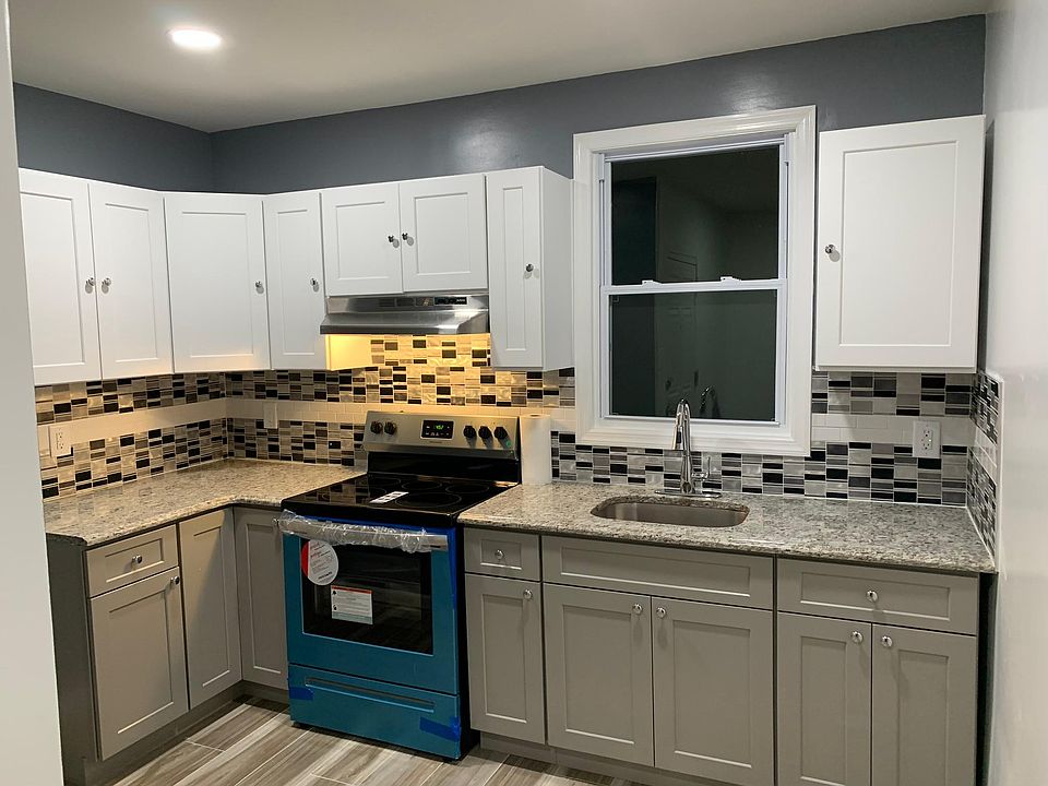 1st image of 230 Roseville Ave #2R