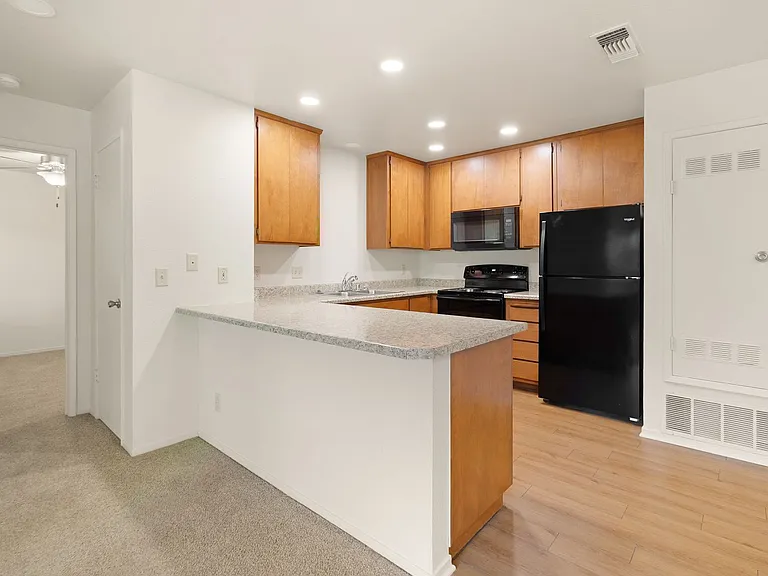 1661 Forest Avenue Apartments — Photo 65