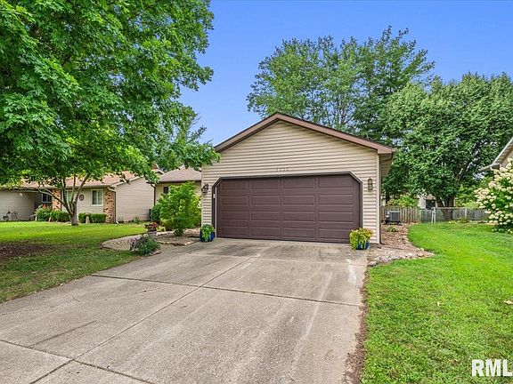 3rd image of 5253 Carlton Dr