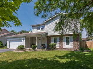 8 S Cambridge Dr, Geneva, IL 60134