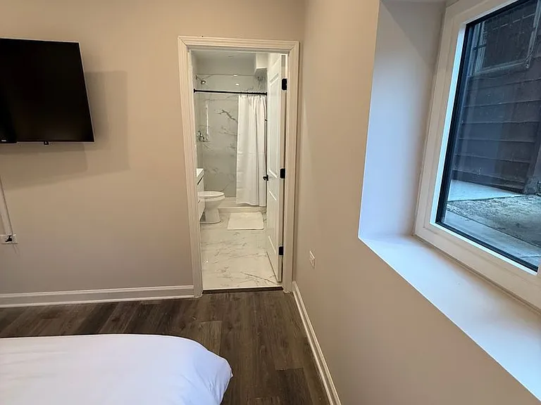 1635 S California Ave — Photo 47