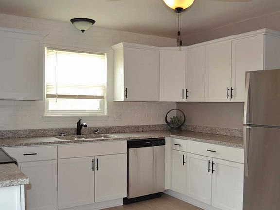 4th image of 8001 W Beechwood Ave