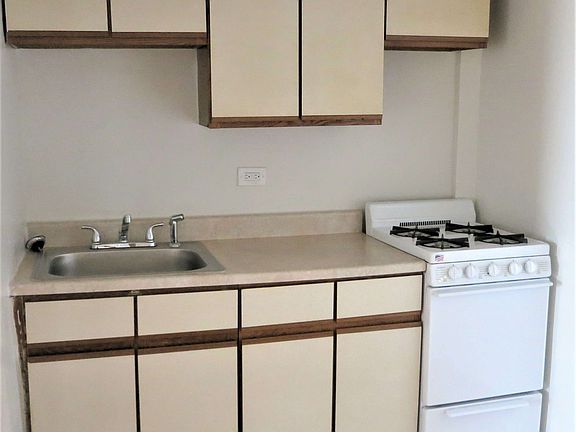 5th image of 14210 Hoover Ave APT 508