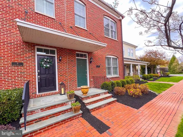 10 Watson Mill Ln, Newtown, PA 18940