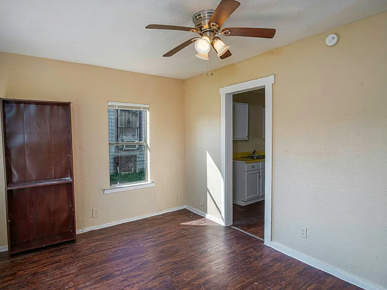 819 Larry St — Photo 4