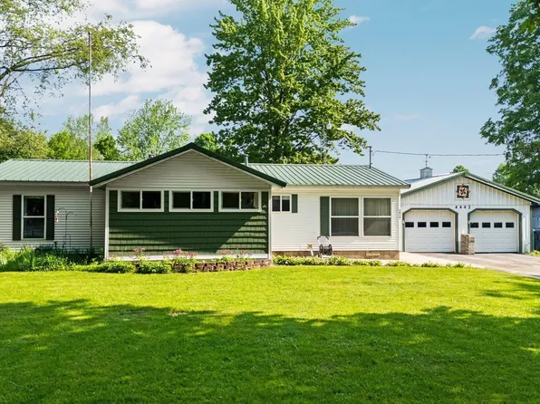 4442 Ironwood Dr N, Traverse City, MI 49685