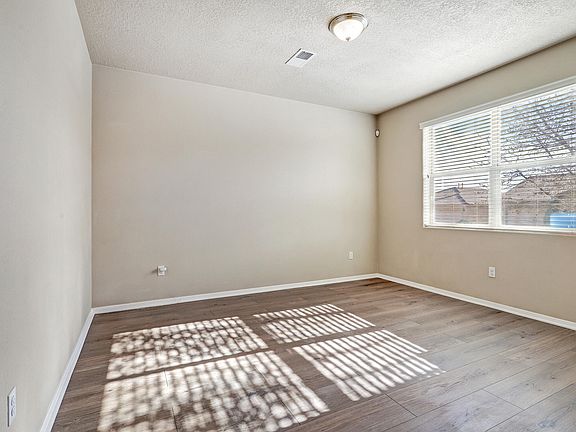 3rd image of 7320 Skagway Dr NE