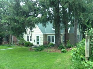 62 Crestwood Ter, Davenport, IA 52803