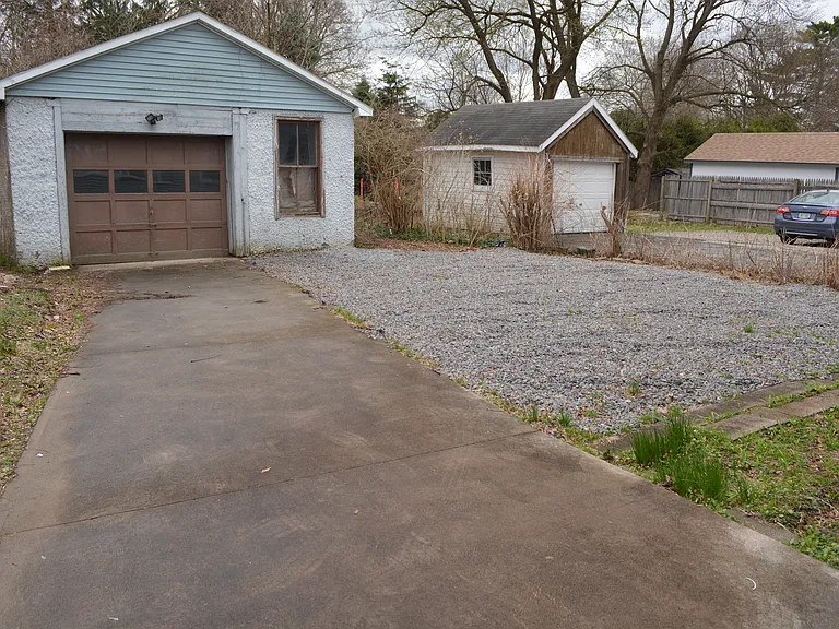 225 Thieme Pl — Photo 3