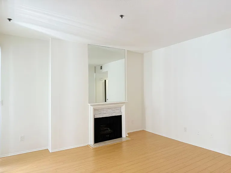 8715 Burton Way - Urban Feel Charming 2 bed 2 bath — Photo 59