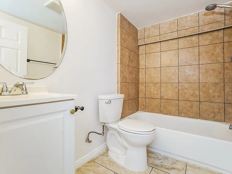 903 E Colden Ave — Photo 4