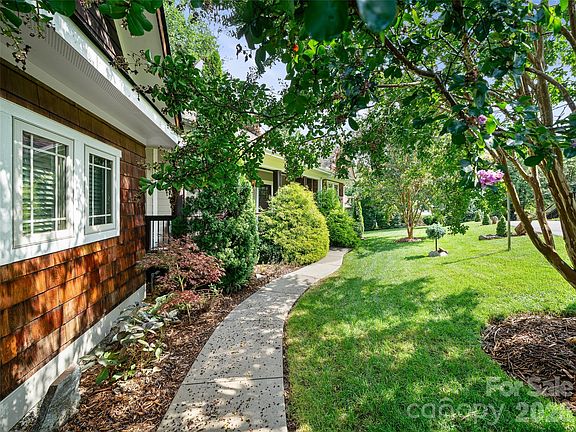 2nd image of 6 Oak Springs Dr