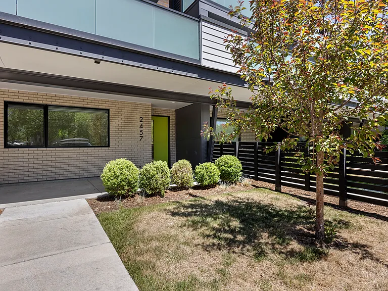 2457 Walnut St — Photo 43