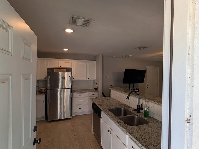510 NE 18th St #512 — Photo 10