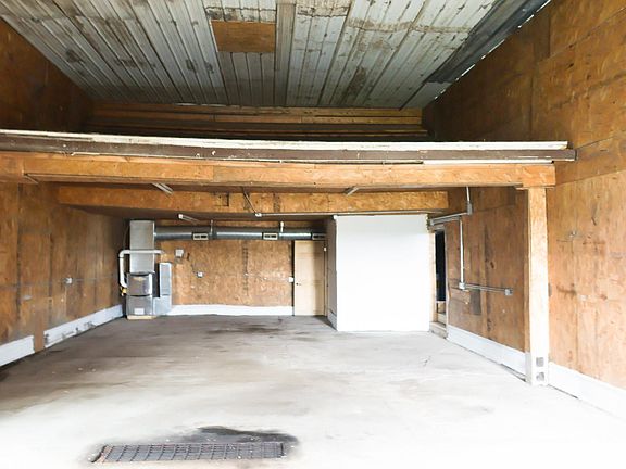 2nd image of 920 Oak St