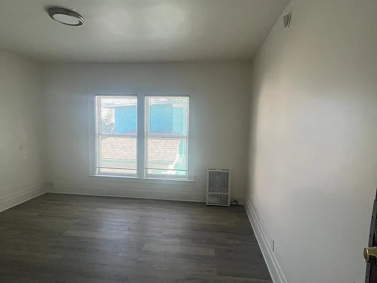 2111 S Union Ave #4 — Photo 9