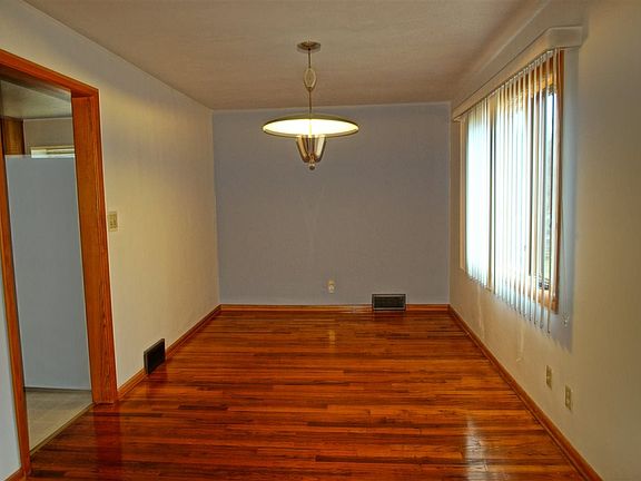 5th image of 120 Fairview Blvd