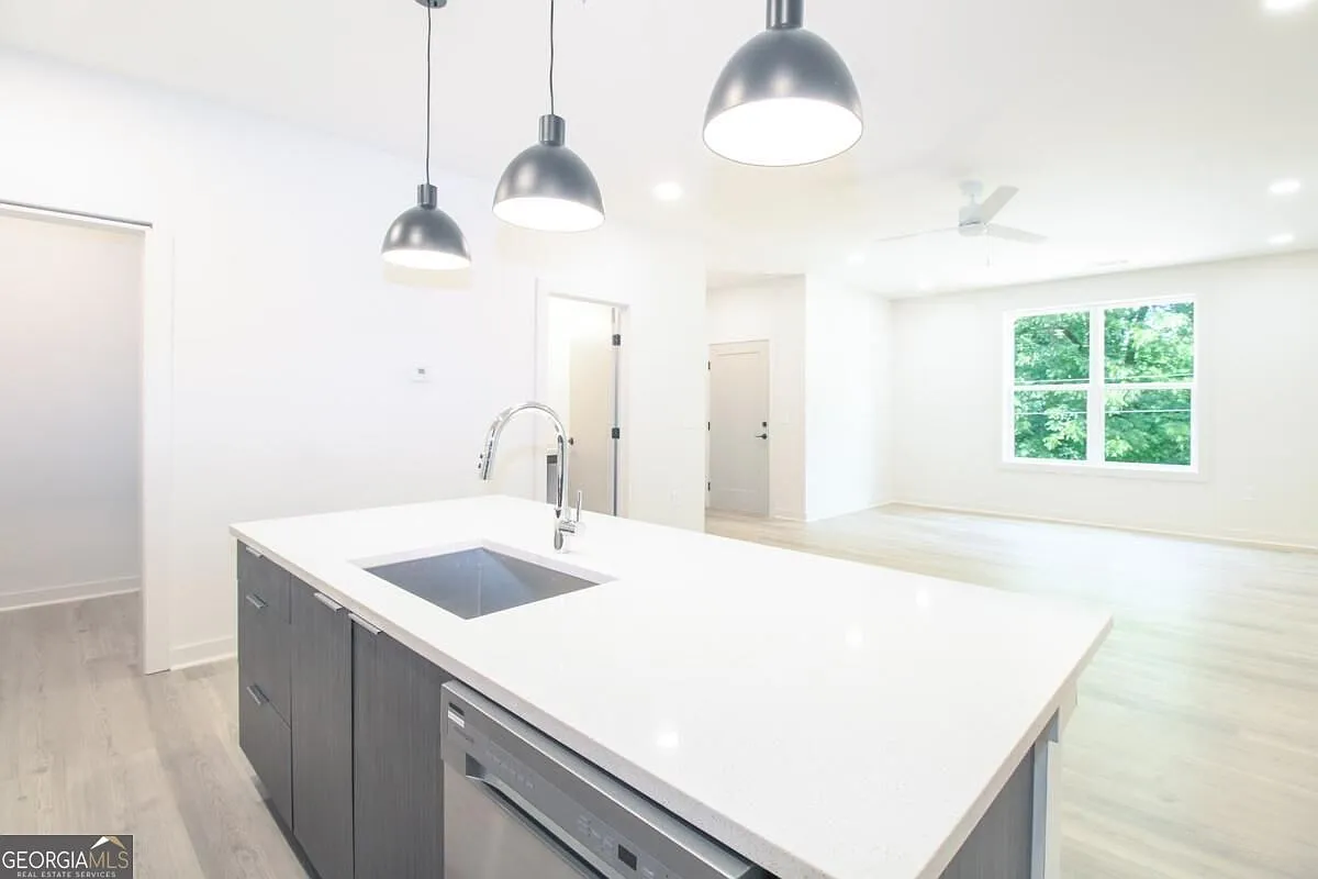 2 bed, 2.5 bath, 1250 sqft, $1,900 — Photo 3