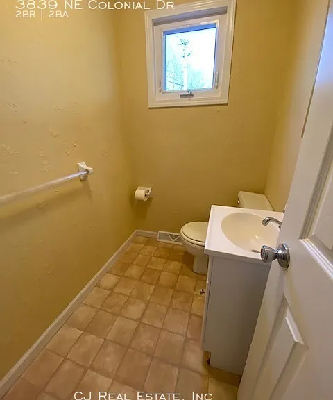 3839 NE Colonial Dr — Photo 7