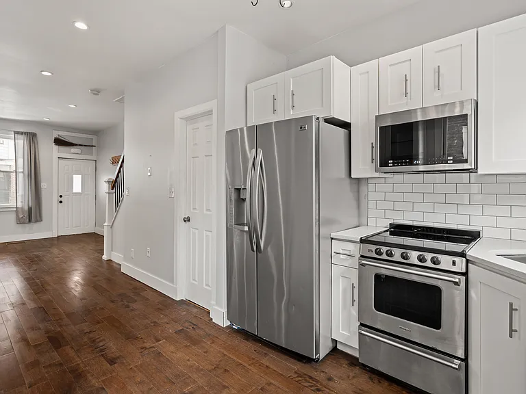 1457 N Corlies St — Photo 14