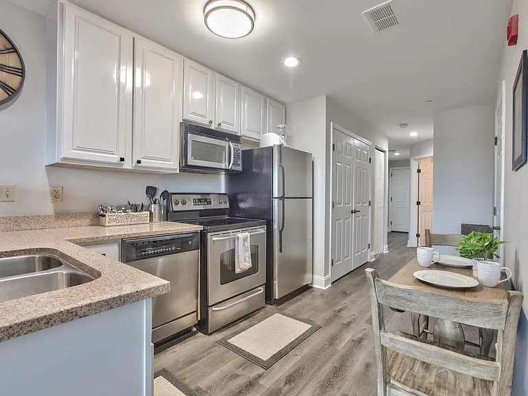 215 W College Ave #305 — Photo 1