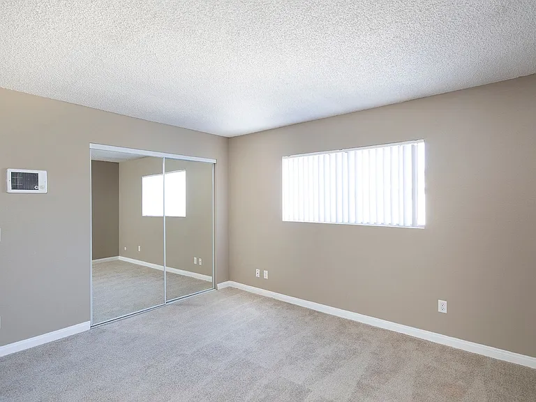 Royal Village Apartments — Photo 32