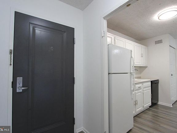 3rd image of 5300 Columbia Pike APT 704