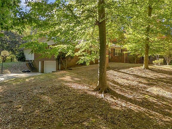 4th image of 216 Andover Dr