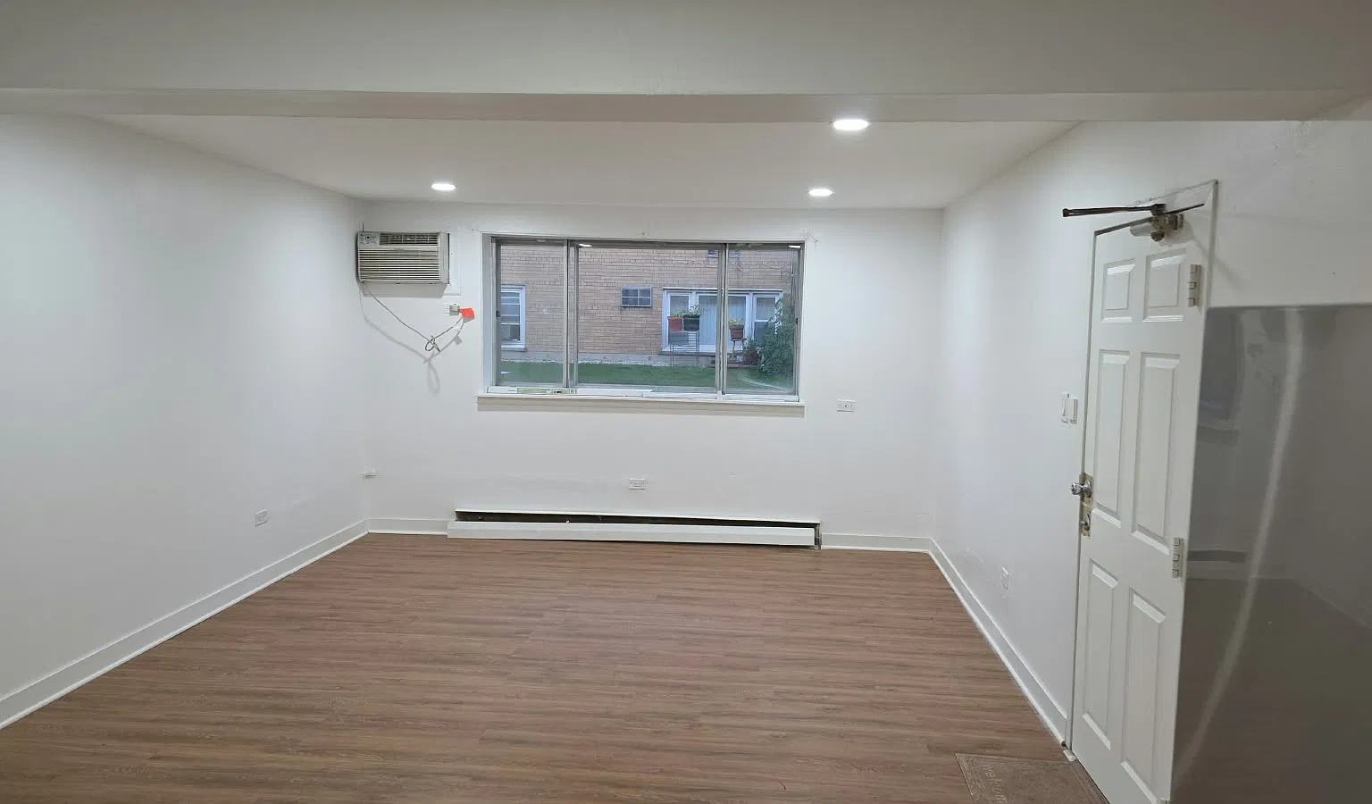 1314 E Roosevelt Rd — Photo 3