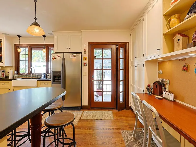 1027 Adella Ave — Photo 14
