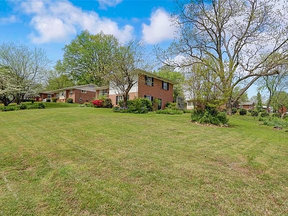 4th image of 2200 Woodberry Dr